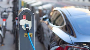 EU fordert Ausbau der Ladestationen für E-Autos: Alle 60 Kilometer ein Ladepunkt