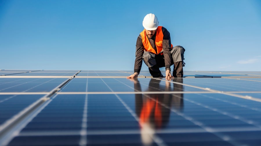Studie zeigt: So viel Geld verschenken Firmen ohne Solaranlagen und E-Auto-Flotte Studie zeigt: So viel Geld verschenken Firmen ohne Solaranlagen und E-Auto-Flotte