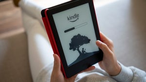 Amazon Kindle: Wie ihr ab sofort vorblättert, ohne Fingerdrücke auf dem Bildschirm zu hinterlassen