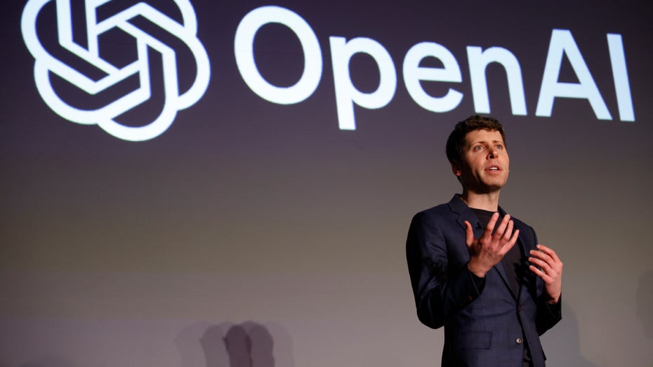 Sam Altman, hier bei einer Konferenz in Tokio, geht davon aus, dass KI bald zum wertvollen Mitarbeiter wird. (Foto: picture alliance / ZUMAPRESS.com | Rodrigo Reyes Marin) OpenAI-Chef Altman: Warum KI bald mehr sein wird als nur ein digitaler Assistent